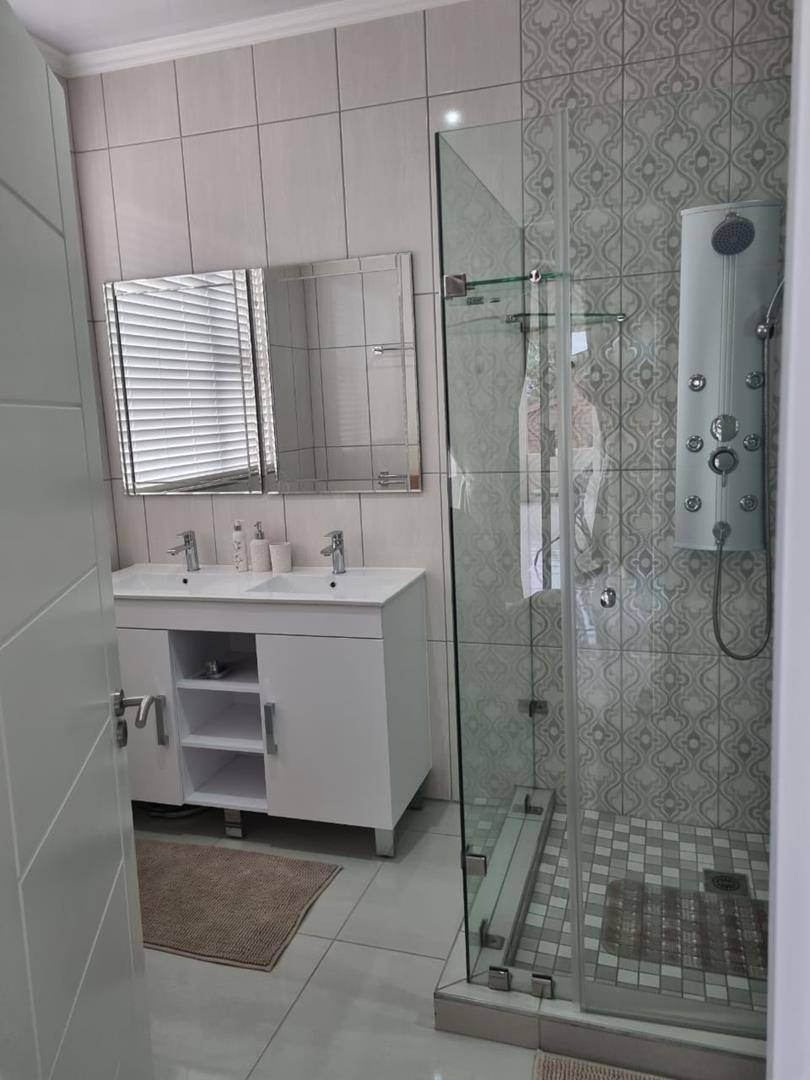5 Bedroom Property for Sale in Meerhof North West